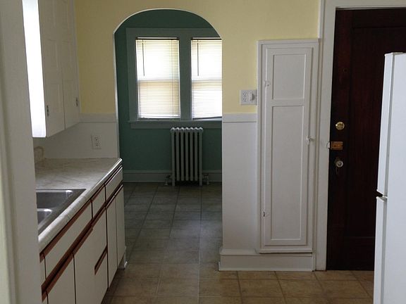 2nd image of 95 Clermont St Floor 1