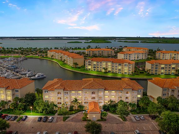 4th image of 17 Harbour Isle Drive W #206
