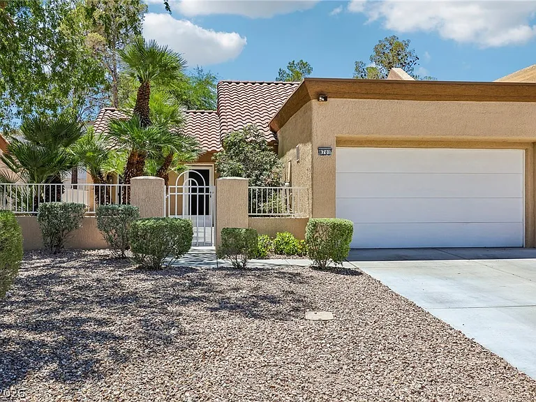 8701 Prairie Hill Dr — Photo 1