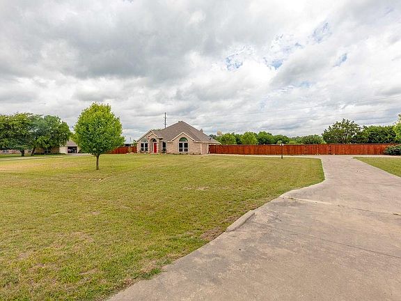 3rd image of 325 Buena Vista Dr