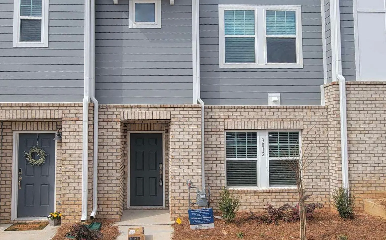 Room in 4 Bedroom Townhome at Memorial Pkwy — Photo 1