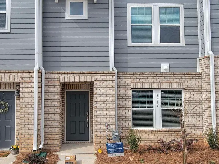 3812 Memorial Pkwy — Photo 1