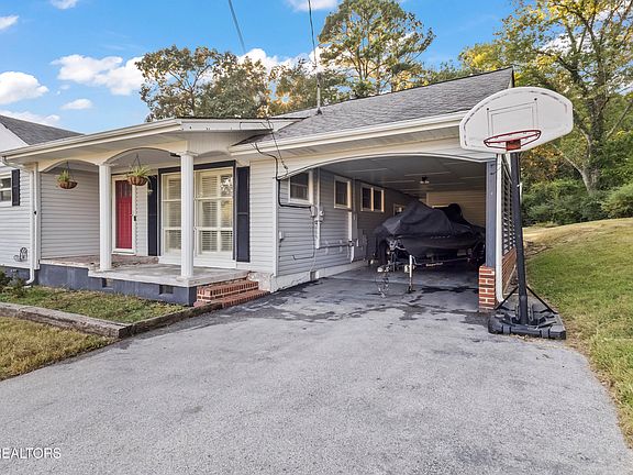 3rd image of 202 Scott Ln