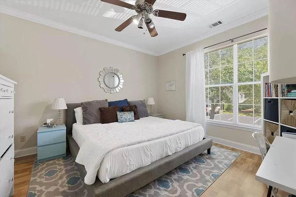 2 bed, 1049 sqft, $3,000 — Photo 4