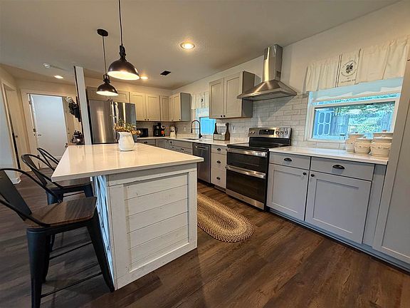 5th image of 525 Circle Dr