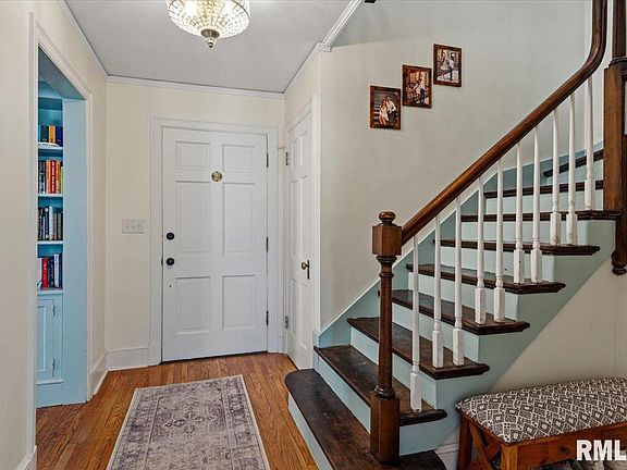 4th image of 822 W Edwards St