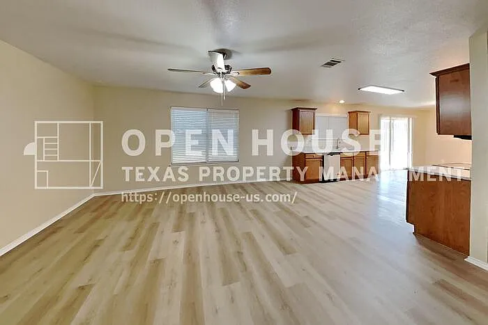 616 Destin Dr — Photo 3