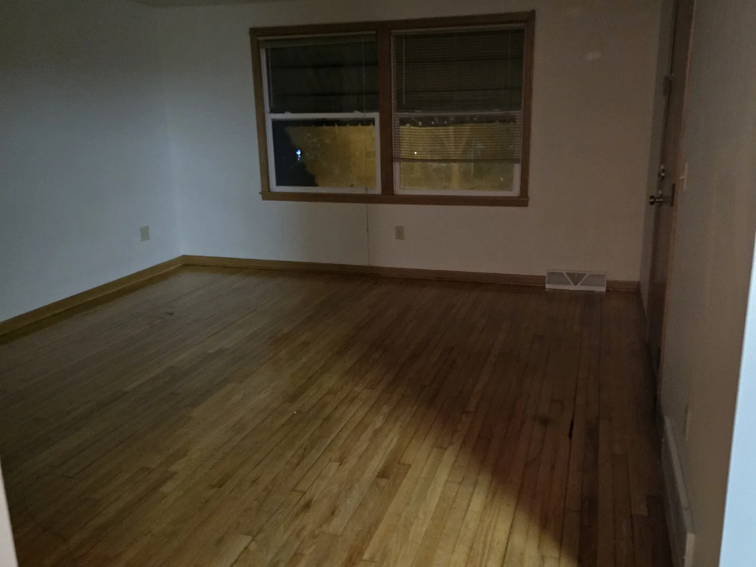 3 bed, 950 sqft, $1,400 — Photo 3