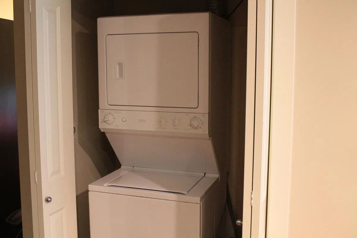 1 bed, 846 sqft, $2,300 — Photo 2