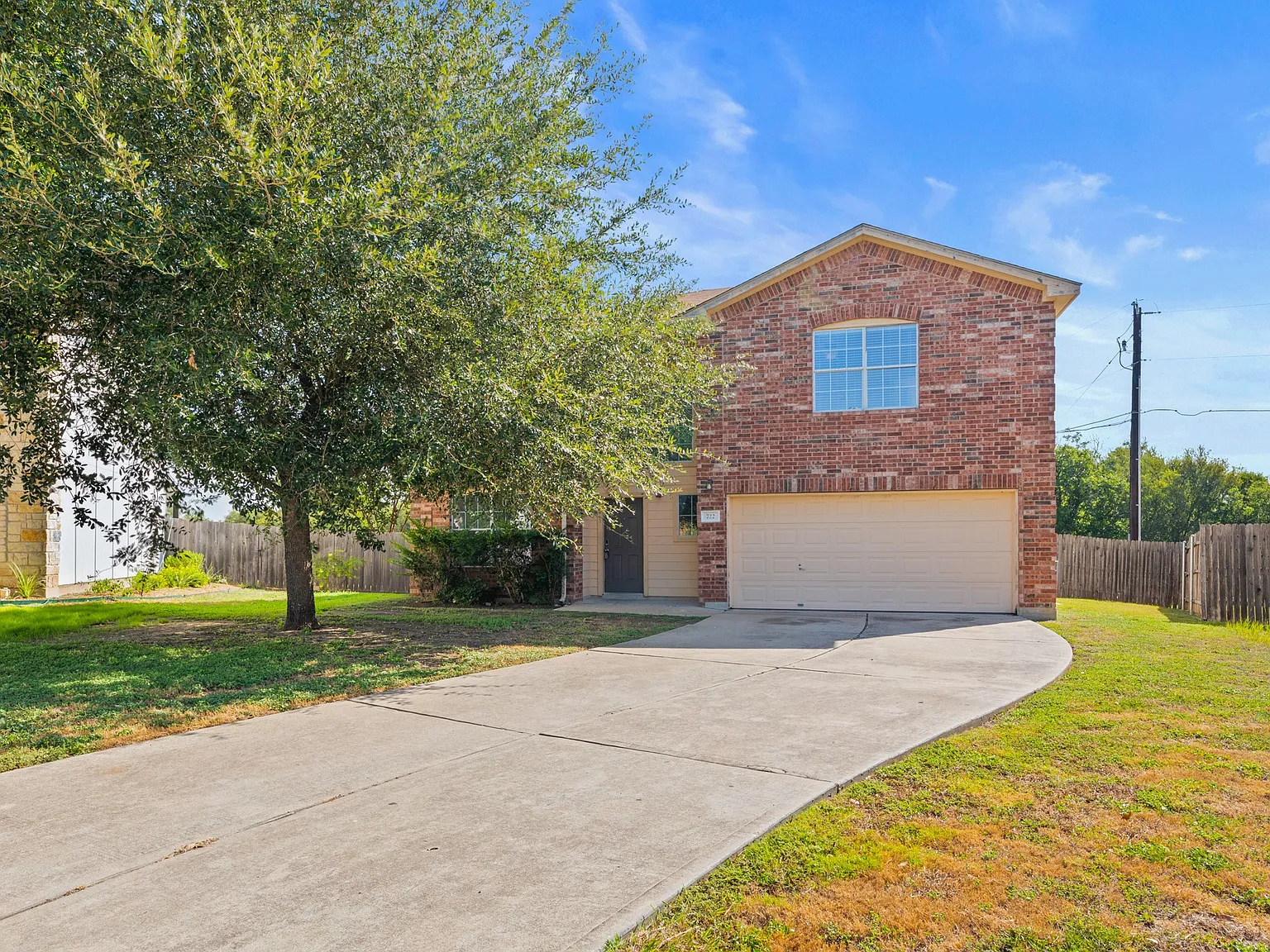 4 bed, 2075 sqft, $1,895 — Photo 2