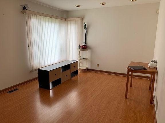 3rd image of 1472 Wentworth Ave