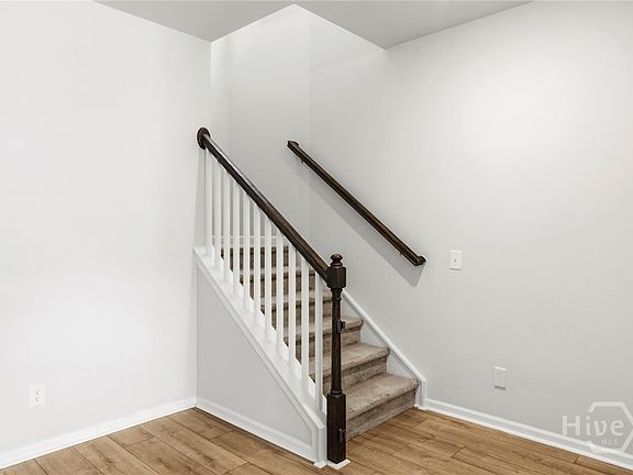 5th image of 136 Binscombe Lane