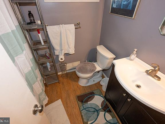 2nd image of 729 Cambridge Ave