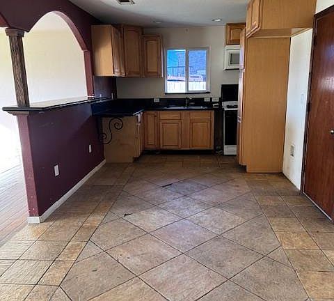 5th image of 8770 Gerber Rd