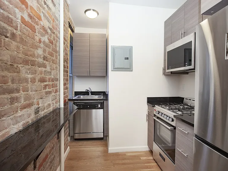 174 Spring St #14 — Photo 1