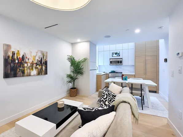 3674 W 1st Ave, Vancouver, BC V6R 1G4