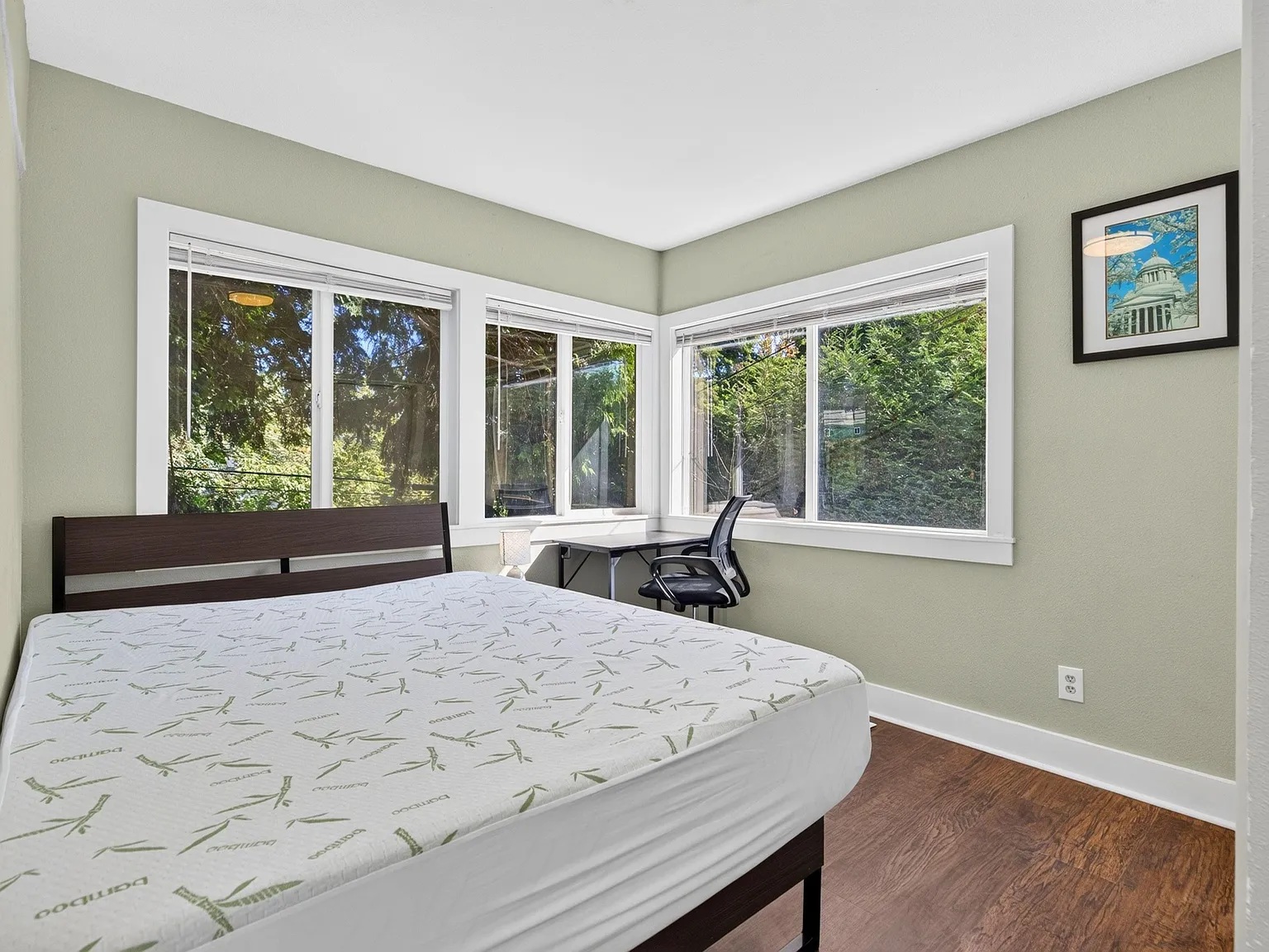 4 bed, 2.0 bath, 2500 sqft, $1,252 — Photo 1