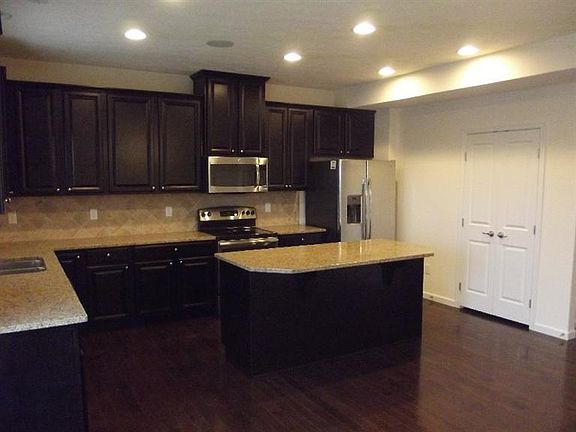 3rd image of 9561 Union Park
