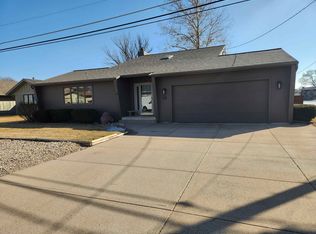 31 Lakeshore Dr, Columbus, NE 68601