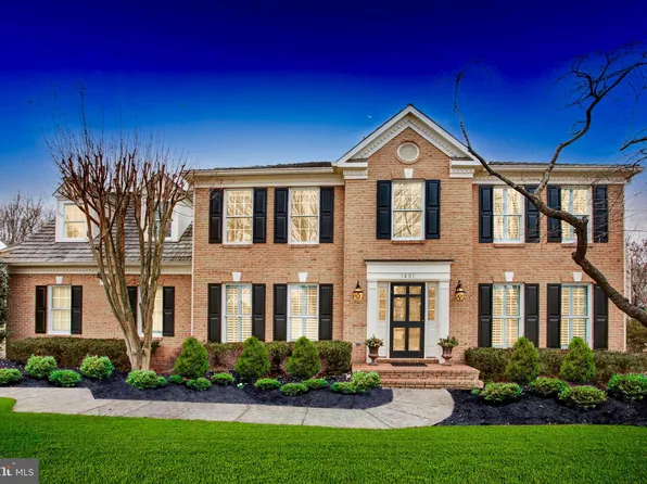 1401 Hague Dr SW, Leesburg, VA 20175
