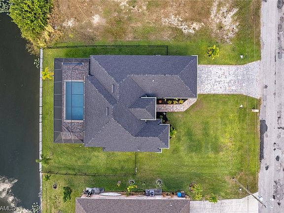 2nd image of 1314 NE 9th Ave