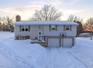 1881 Cliff Dr, Salem, OH 44460