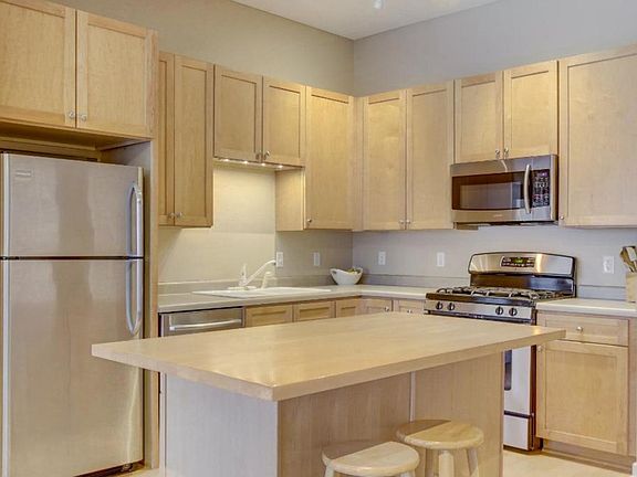 4th image of 209 8th St E APT 307