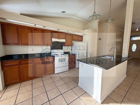 4th image of 1726 Hammertown Dr