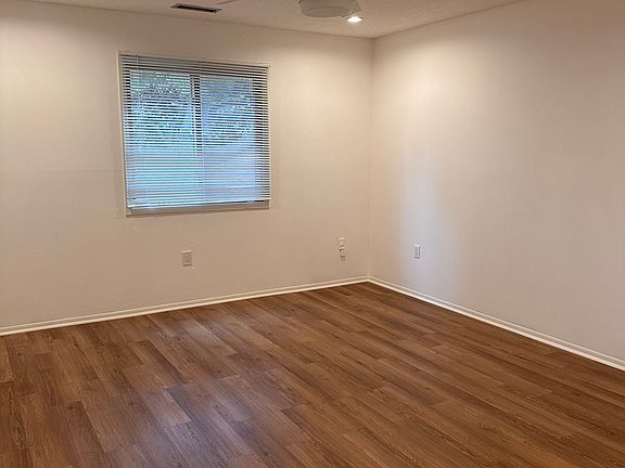 3rd image of 207 Aspen Dr