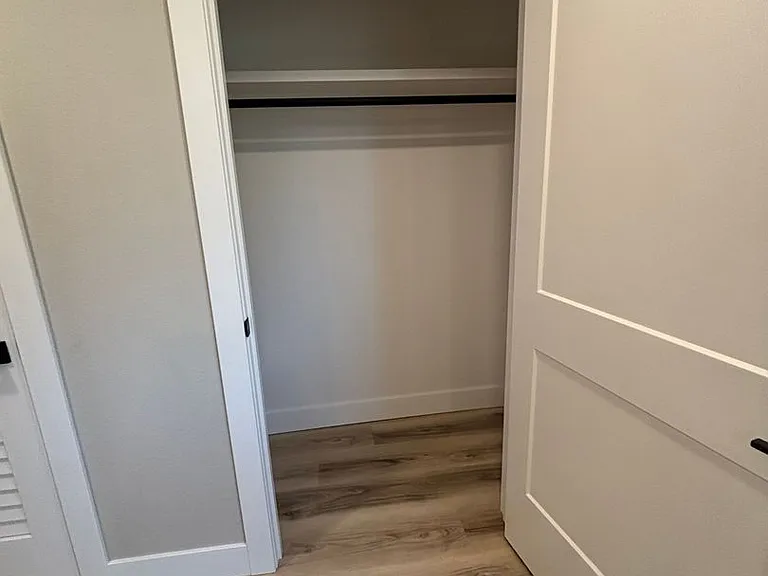 106 E Sycamore St — Photo 36