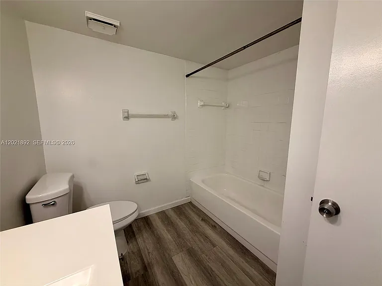 110 Gardens Dr #203 — Photo 22