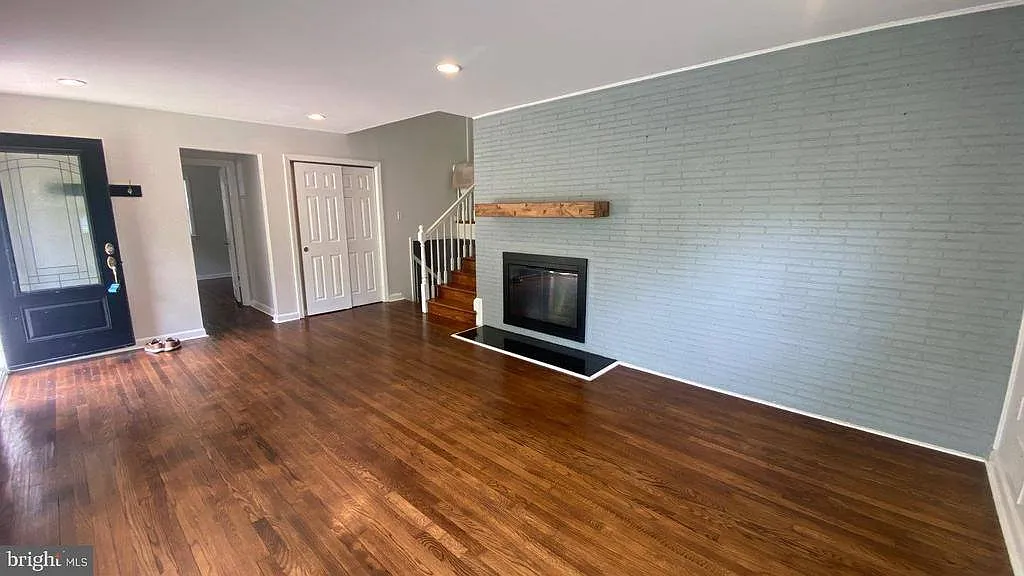 4 bed, 2.5 bath, 1750 sqft, $3,200 — Photo 3