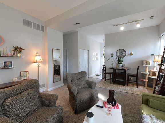 2nd image of 1000-1002 Geyer Ave #1907-F