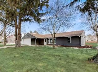 805 N Oakwood Ave, Oconomowoc, WI 53066