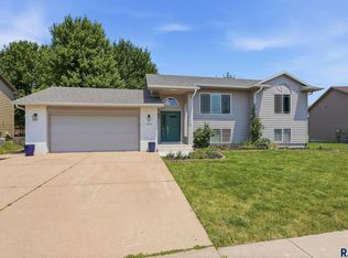 4404 E Steeple Cir, Sioux Falls, SD 57103