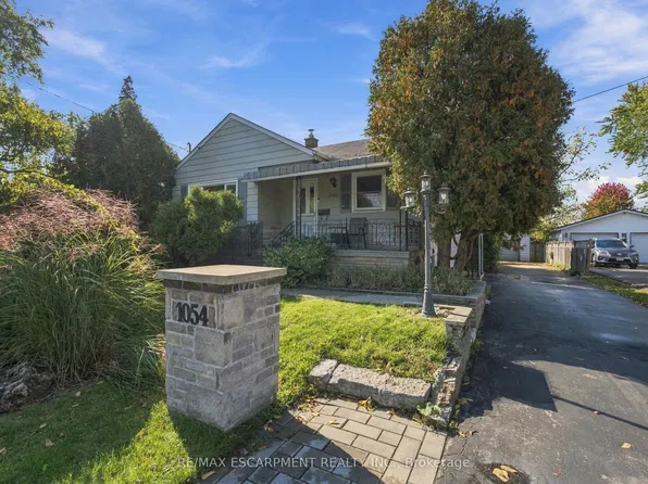 1054 Glendor Ave, Burlington, ON L7R 3V4