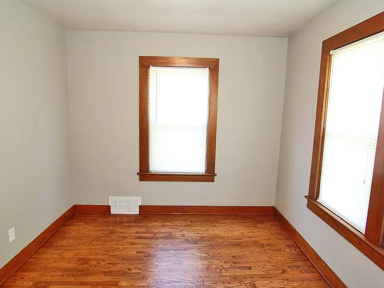 Main Level Bed 1