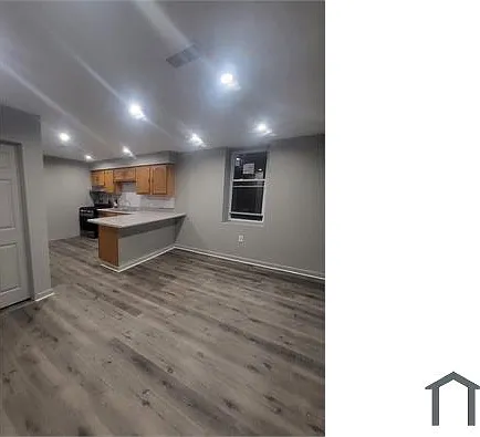 3 bed, 1001 sqft, $1,800 — Photo 2