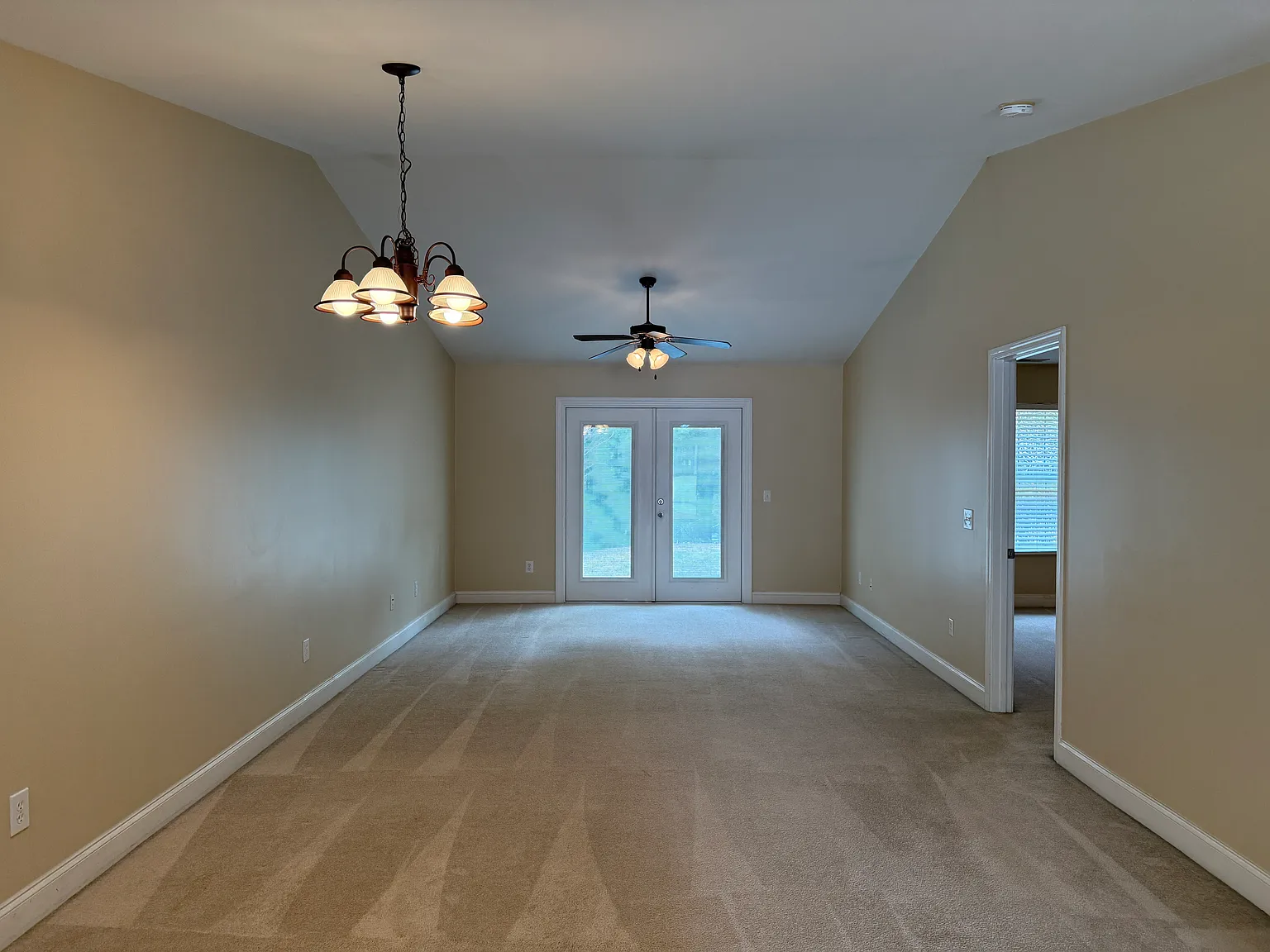 2 bed, 1200 sqft, $1,400 — Photo 2