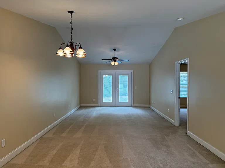 235 Tamarack Dr — Photo 2
