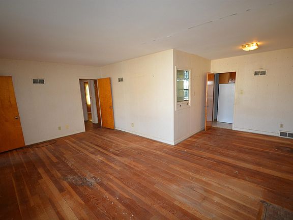 4th image of 3231 Virginia St