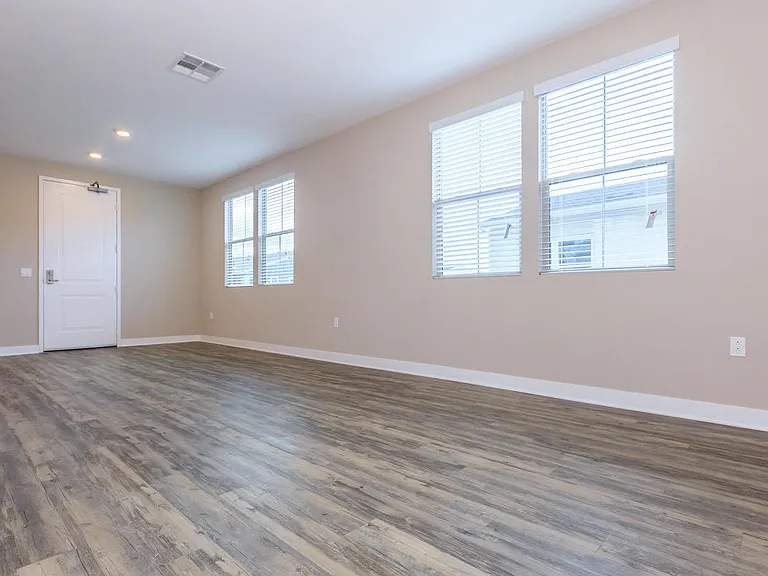Esencia Sur Apartment Homes — Photo 50