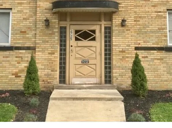 2725 Noble Rd, Cleveland, OH 44121