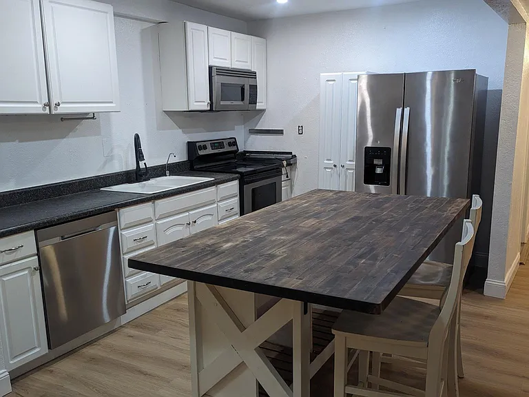 3190 Howard Ave — Photo 26