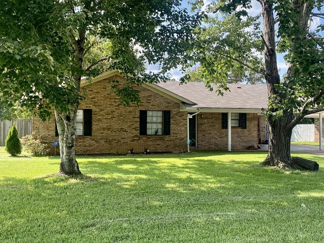 1st image of 82 Carolyn Dr