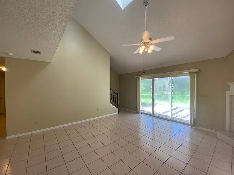 24 Neptune Dr — Photo 13