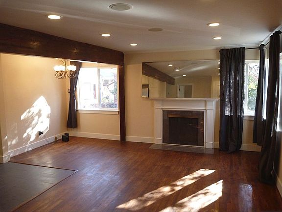 2nd image of 826 N Poinsettia Dr