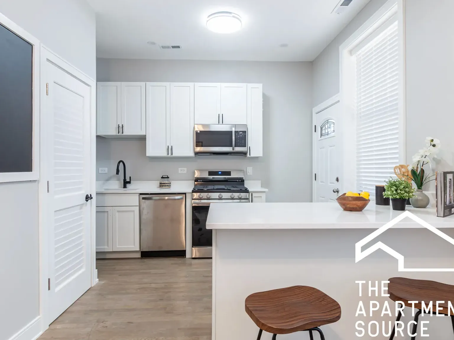 2 bed, 800 sqft, $3,175 — Photo 2