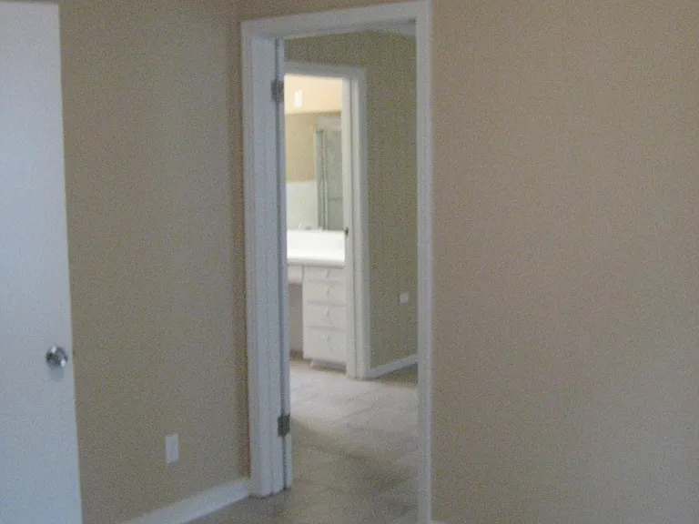 702 Matthew St — Photo 3