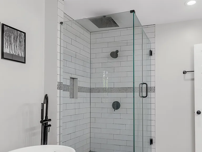 185 Alexander St — Photo 18